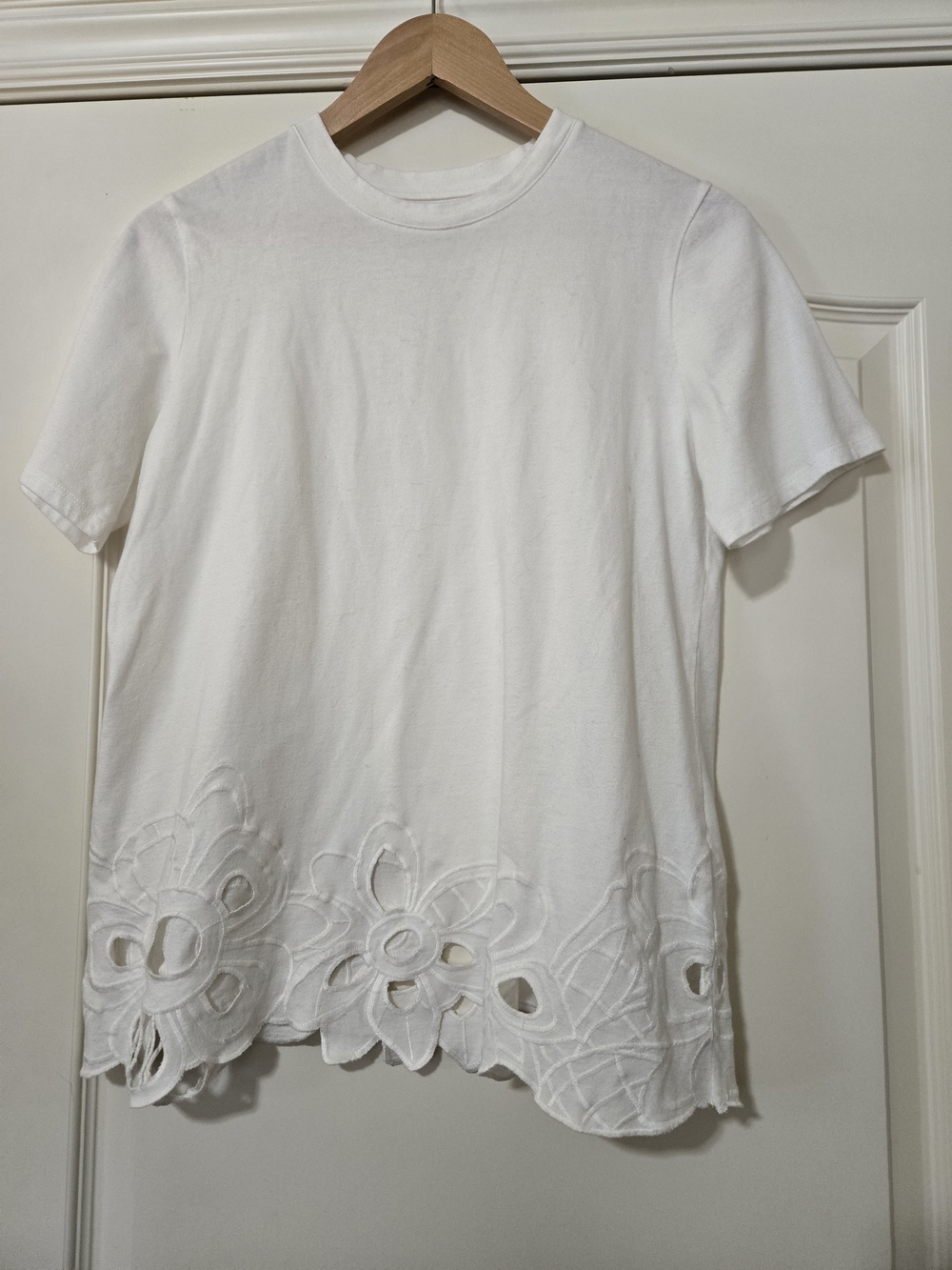 Laurie Felt White Short Sleeve Top with Floral Cutout Hem 100% Cotton